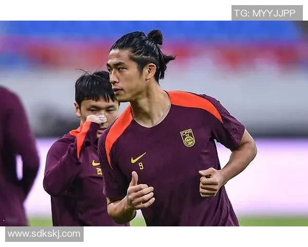 当足球明星挑战语言障碍展现中文魅力与文化交流的精彩瞬间 当足球明星挑战语言障碍展现中文魅力与文化交流的精彩瞬间