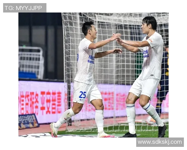 足球明星动图壁纸尽享精彩瞬间与激情时刻的完美结合 足球明星动图壁纸尽享精彩瞬间与激情时刻的完美结合