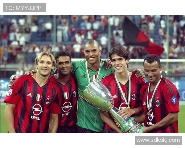 AC米兰历史上最强经典阵容回顾与传奇球员的辉煌岁月