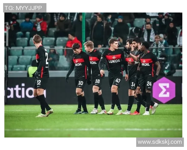 揭秘3号球衣背后的足球明星是谁及其传奇故事