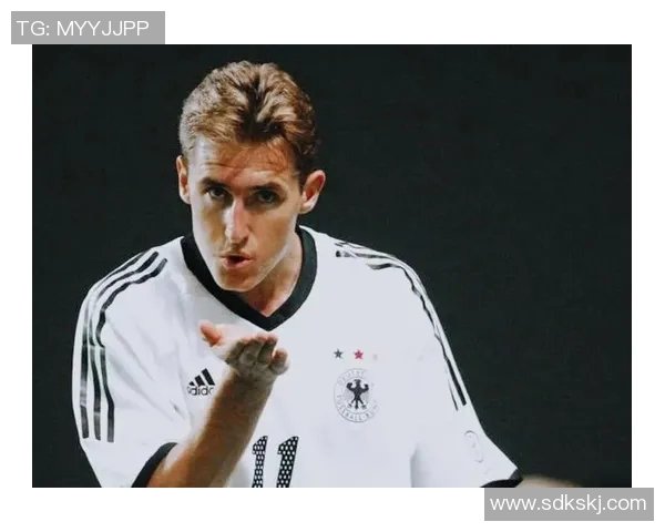 大力神足球明星背后的故事与成就揭秘，探索他们的传奇人生与球场辉煌