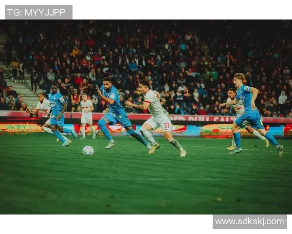 6月11日足球明星齐聚赛场展现精彩对决与激情时刻 6月11日足球明星齐聚赛场展现精彩对决与激情时刻