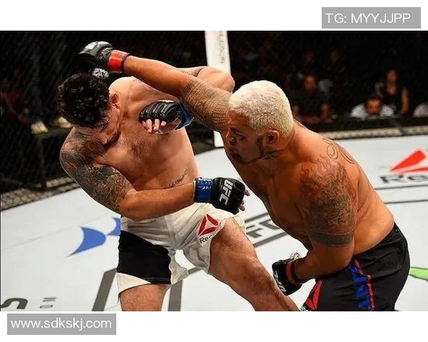 UFC精彩对决马克亨特与大脚全场回顾与精彩瞬间分析