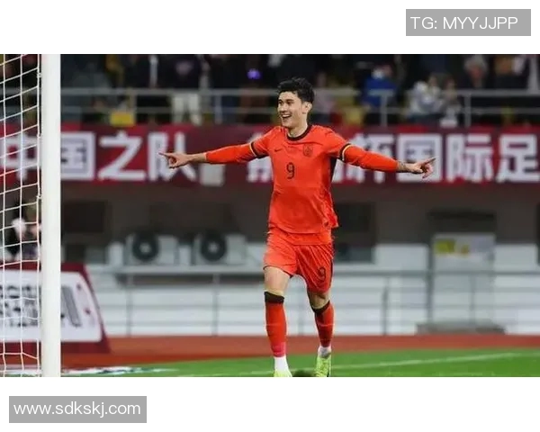 国足与印度战平0比0展现顽强防守但进攻乏力引发球迷热议